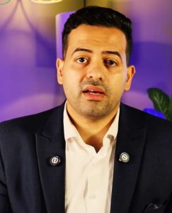 مع د طارق ياسين زراعه الشعر في المنصورة